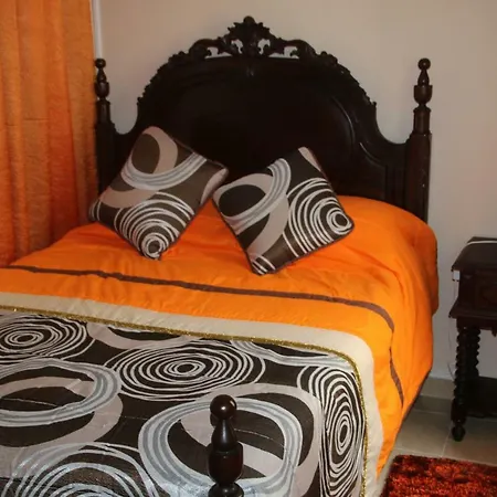 Salvador House Ii